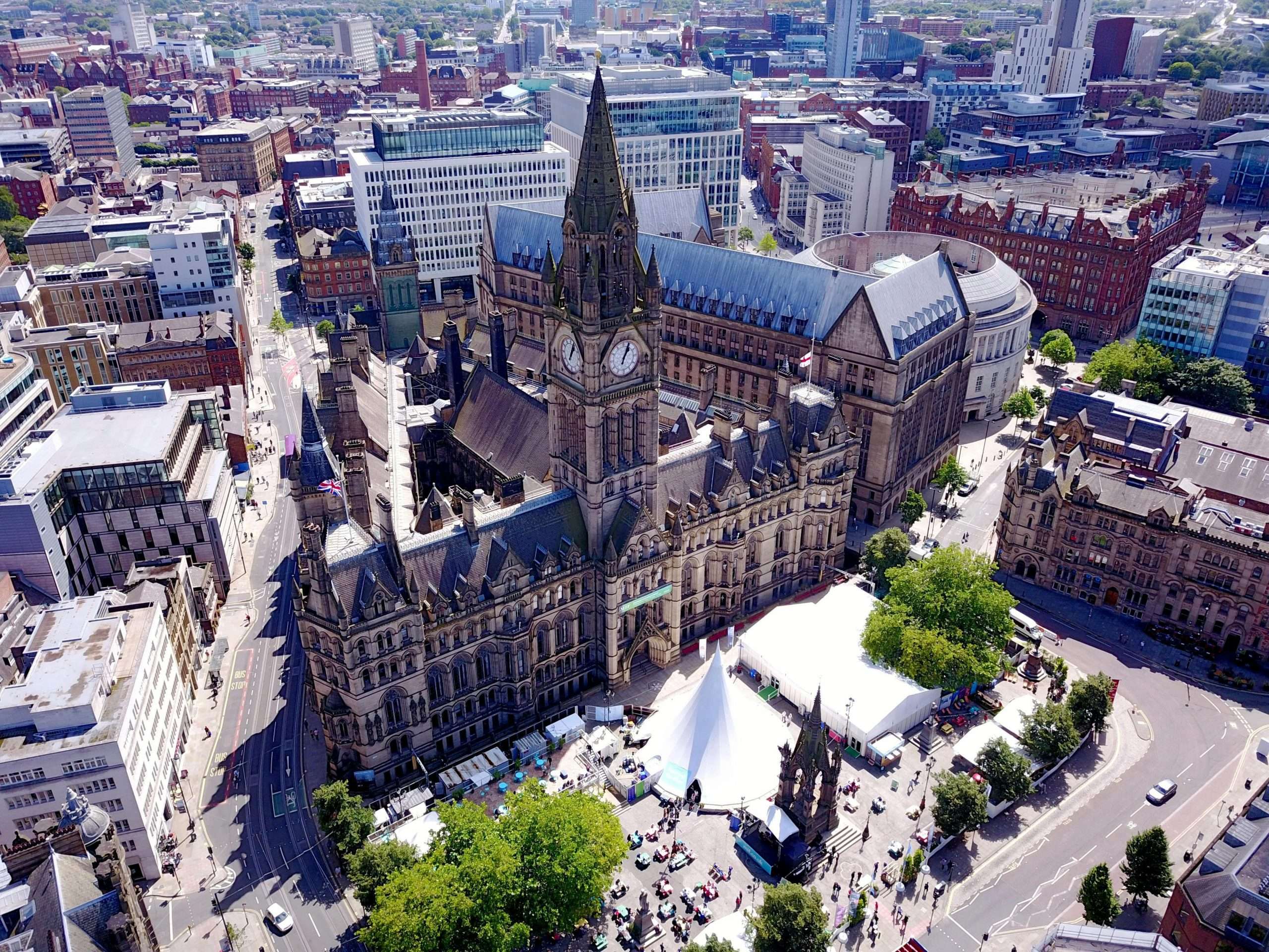 Qué ver y hacer en Mánchester en 3 días guía de viaje Inglaterra ayuntamiento de Mánchester