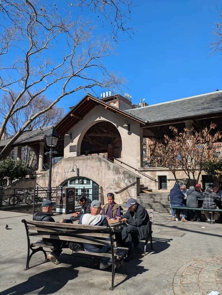 Itinerario y guía de viaje ruta de viaje de 10 días en Nueva York Columbus Park Chinatown (1)