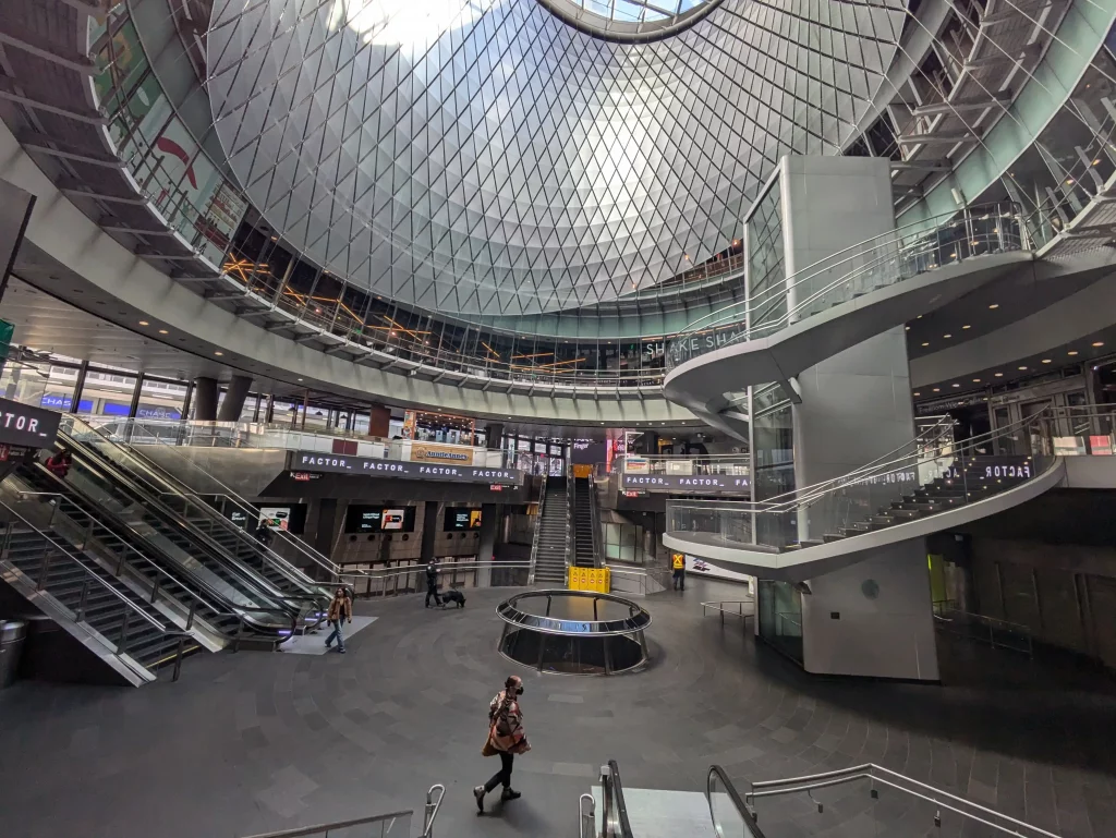 Itinerario y guía de viaje ruta de viaje de 10 días en Nueva York The Fulton Center en la zona Midtown Sur