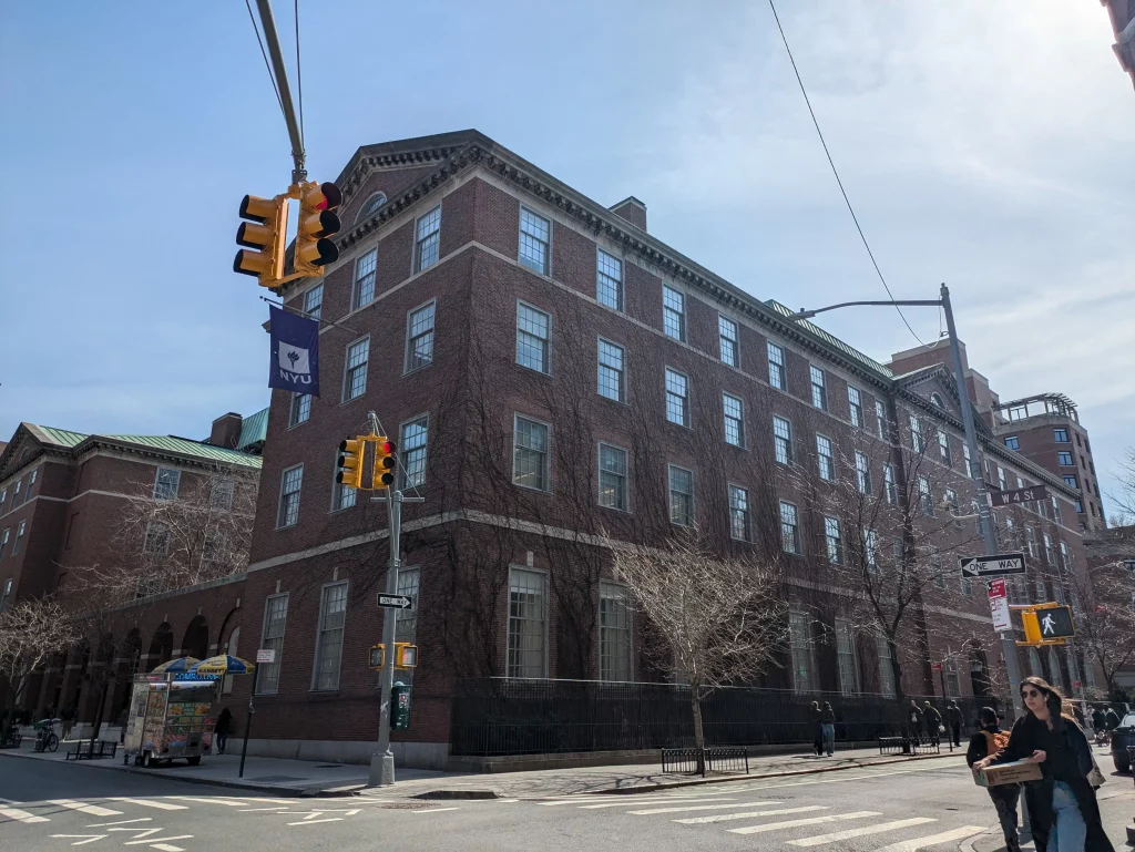Itinerario y guía de viaje ruta de viaje de 10 días en Nueva York Universidad de Nueva York en Greenwich Village
