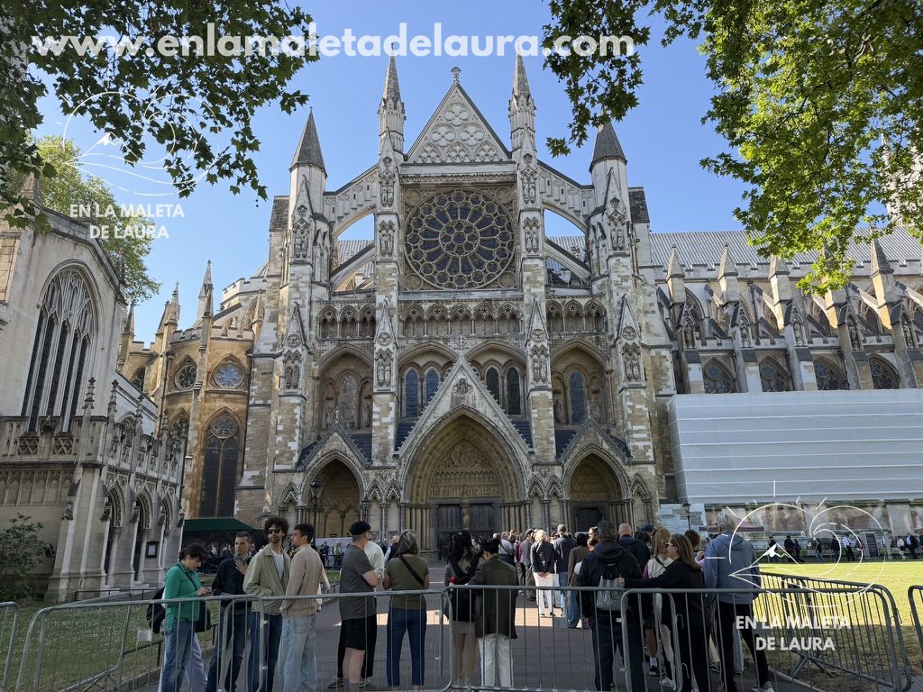 Fachada oeste de la Abadía de Westminster con sus dos torres góticas