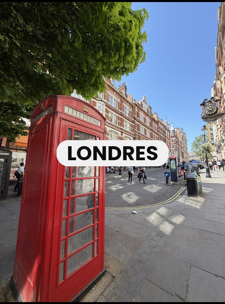 Guía de Londres, Inglaterra: cabina de teléfono roja en una calle de Londres