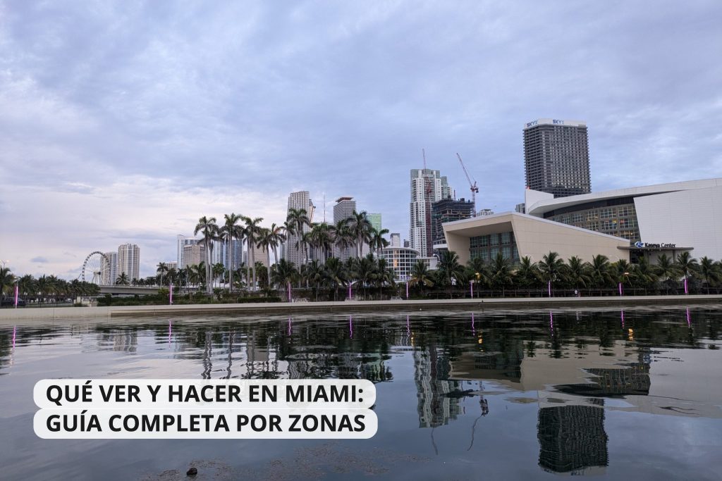Qué ver y hacer en Miami: guía completa por zonas, sobre el skyline del Downtown reflejado en la bahía